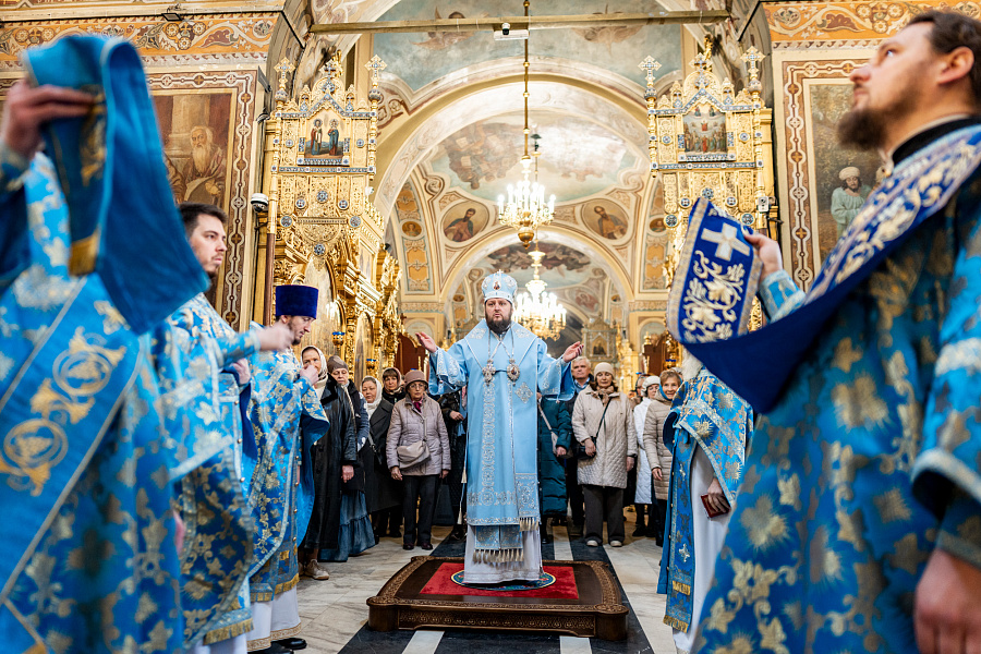 Божественная литургия в Троицком кафедральном соборе Подольска в день праздника Благовещения Пресвятой Богородицы